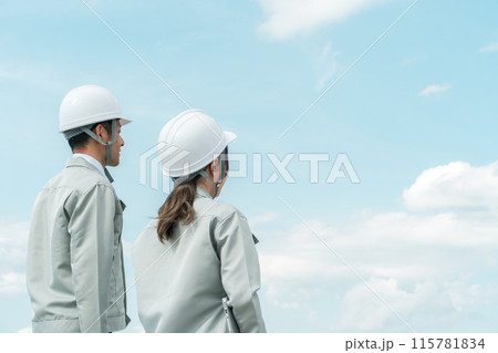 作業員・まちづくり・電気工事・建築士・設計士・エンジニア・保守・建設業・建築業の作業着姿の男女 115781834
