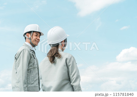 作業員・まちづくり・電気工事・建築士・設計士・エンジニア・保守・建設業・建築業の作業着姿の男女 115781840