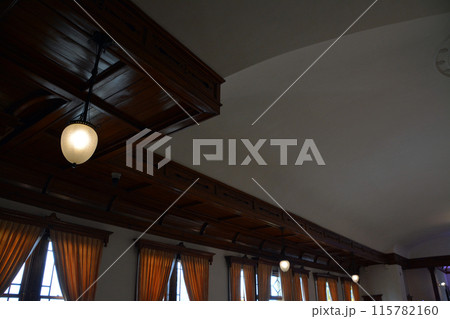 威風堂々たる明治期の西洋風館「旧函館区公会堂」・内観 115782160