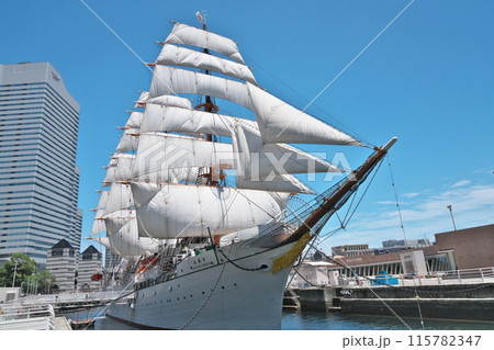 夏 総帆展帆の日本丸青空に爽やか(横浜日本丸メモリアルパーク) 夏 総帆展帆の日本丸青空に爽やか(横浜日本丸メモリアルパーク) 115782347