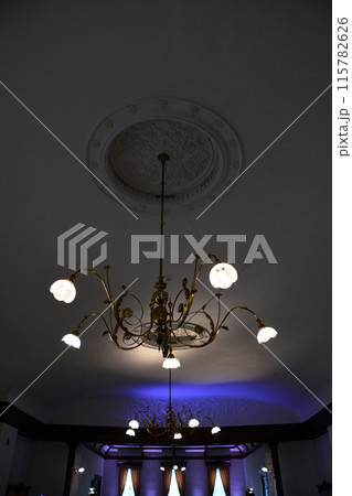 威風堂々たる明治期の西洋風館「旧函館区公会堂」・内観 115782626