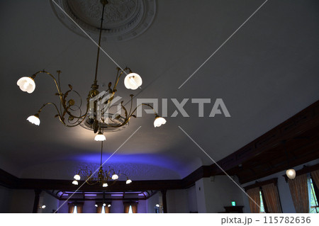 威風堂々たる明治期の西洋風館「旧函館区公会堂」・内観 115782636