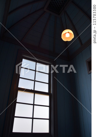 威風堂々たる明治期の西洋風館「旧函館区公会堂」・内観 115783380