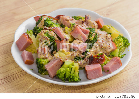 焼豚とブロッコリーの粒マスタードソース 115783386