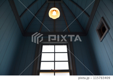 威風堂々たる明治期の西洋風館「旧函館区公会堂」・内観 115783409