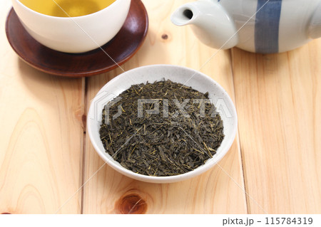 緑茶の茶葉 115784319