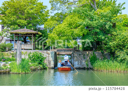 初夏の柳川城堀水門　川下り　福岡県柳川市 115784428