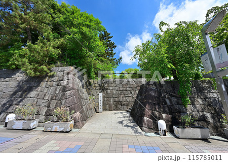 伊丹氏・荒木村重が居城 摂津「有岡城」の現在の様子 伊丹氏・荒木村重が居城 摂津「有岡城」の現在の様子 115785011