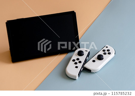 ポータブルゲーム機 115785232