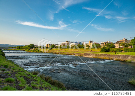 夏の京都鴨川風景　 115785481