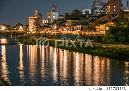 京都鴨川夜景　四条大橋上流側 115785588