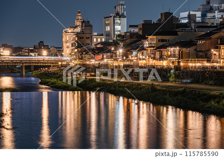 京都鴨川夜景　四条大橋上流側 115785590