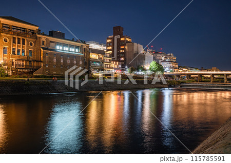 京都鴨川夜景 三条大橋下流側 京都鴨川夜景 三条大橋下流側 115785591