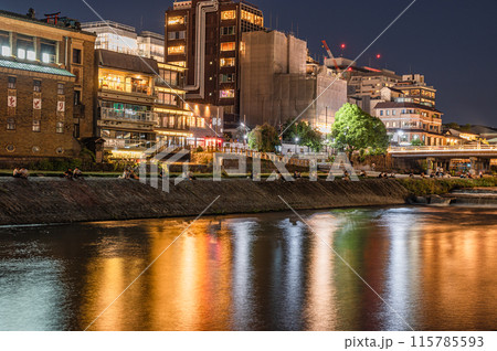京都鴨川夜景 三条大橋下流側 京都鴨川夜景 三条大橋下流側 115785593