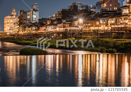 京都鴨川夜景 四条大橋上流側 京都鴨川夜景 四条大橋上流側 115785595