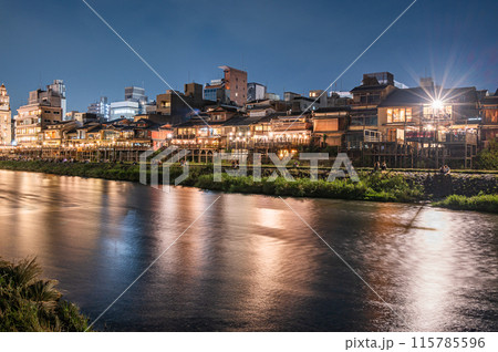 京都鴨川夜景 四条大橋上流側 京都鴨川夜景 四条大橋上流側 115785596