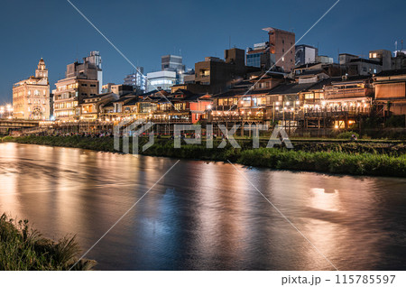 京都鴨川夜景 四条大橋上流側 京都鴨川夜景 四条大橋上流側 115785597