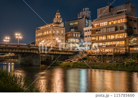 京都鴨川夜景 四条大橋上流側 京都鴨川夜景 四条大橋上流側 115785600