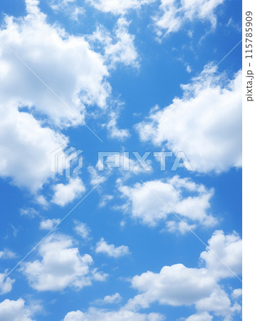 雲の多い春の青空　AI画像 115785909