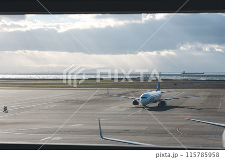 飛行機のある風景 飛行機のある風景 115785958