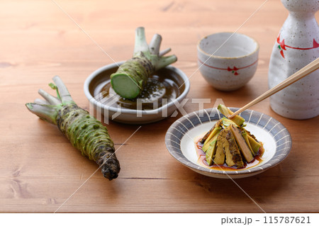 ツーンと辛い 本わさび（生山葵）の醤油漬け わさびのシャキシャキの食感がおもしろい一品 115787621