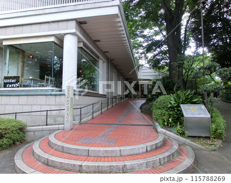県立神奈川近代文学館の入口 115788269