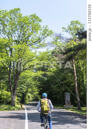 新緑・初夏のサイクリングイメージ　（蒜山高原） 115788326