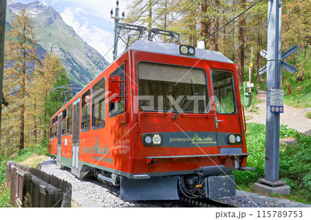 ツェルマットを走る登山鉄道(ゴルナーグラート鉄道)【スイス】 ツェルマットを走る登山鉄道(ゴルナーグラート鉄道)【スイス】 115789753
