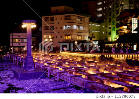 草津温泉の湯畑 115790075