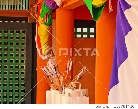 大分県の人気観光スポット宇佐神宮の破魔矢 115791410