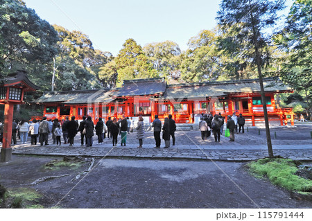 日本三大八幡宮朱塗りの宇佐神宮下宮 115791444