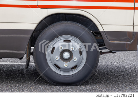 車のタイヤ　ホイール　old  Wheel of the car 115792221