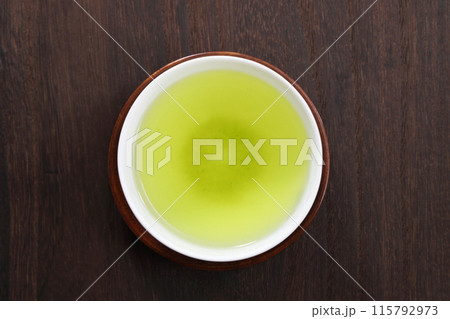 注がれた緑茶 注がれた緑茶 115792973