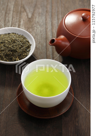 注がれた緑茶 注がれた緑茶 115792977