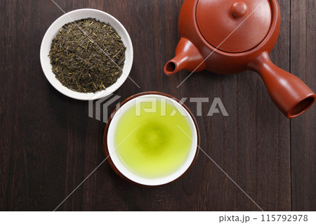 注がれた緑茶 注がれた緑茶 115792978