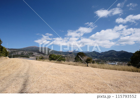 柳ヶ平散策路の原っぱの景色 柳ヶ平散策路の原っぱの景色 115793552