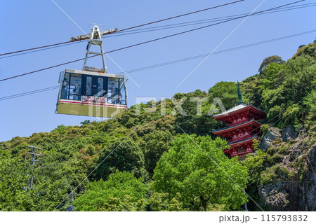 金華山ロープウェーと三重塔 金華山ロープウェーと三重塔 115793832