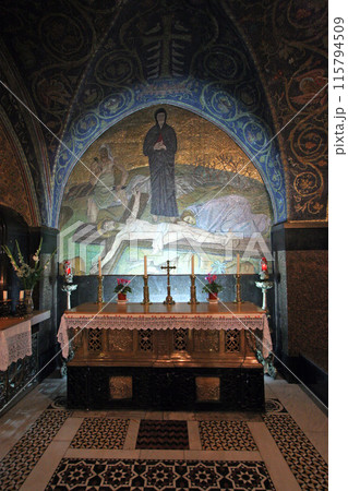 XI station of via Dolorosa, Nails of the Cross Altar, also known as Latin Calvary in the Church of the Holy Sepulchre in Jerusalem, Izrael  115794509