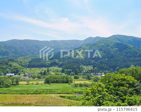岩手県遠野市の田園風景・道の駅遠野からの眺望（初夏） 115796815