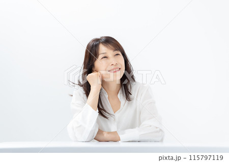 女性　ミドル　ビューティー 115797119