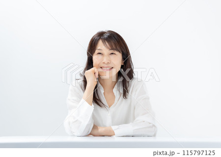 女性　ミドル　ビューティー 115797125