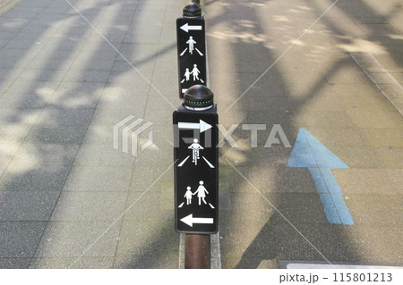 歩行者・自転車・通行区分・指示標識 歩行者・自転車・通行区分・指示標識 115801213