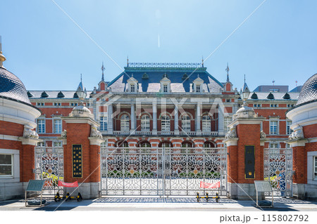 「東京都」青空と法務省法務省旧本館の風景（中央合同庁舎6号館赤れんが棟） 115802792