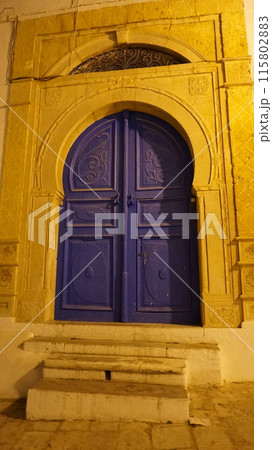 夜のシディブサイドと青いドア【チュニジア】 夜のシディブサイドと青いドア【チュニジア】 115802883