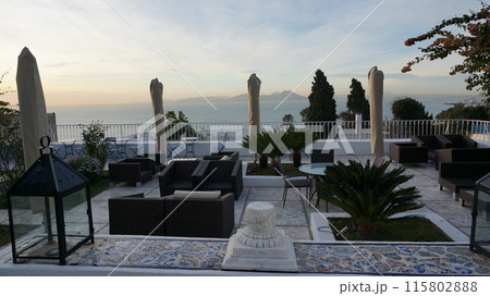 チュニス湾を望むシディブサイドの朝【チュニジア 115802888