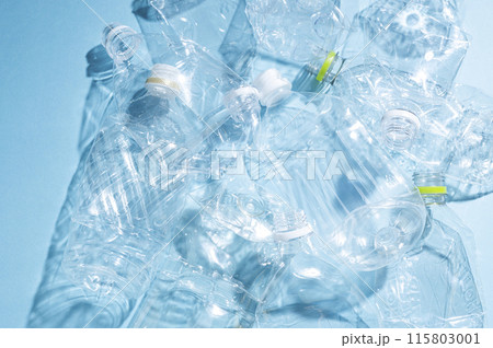 潰したペットボトル 115803001
