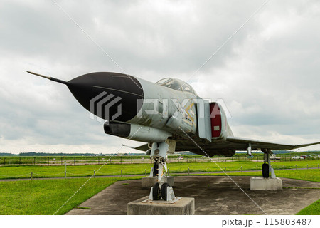 百里基地に展示されているファントム戦闘機 115803487