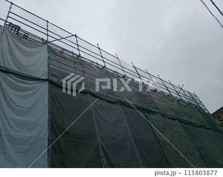 新築 RC建築 現場 外側 防塵シート 115803877