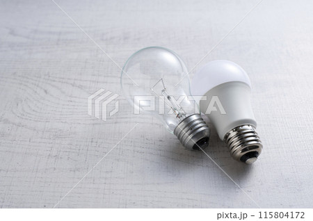 白熱電球とLED電球 115804172