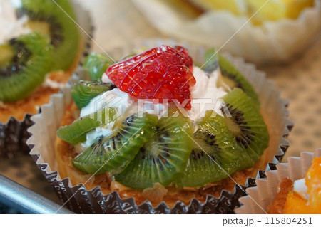 Strawberry and kiwi cupcake with whipped cream Strawberry and kiwi cupcake with whipped cream 115804251